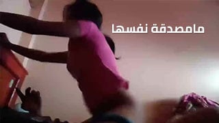 مراهقة عربية تشعر بالثقة وتركب على الزب للمرة الأولى مع اهتزاز قوي - عرب سكس