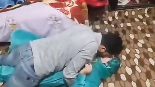 تجربة مثيرة: ميلف تغري شابًا مصريًا للعلاقة الحميمية - عرب سكس