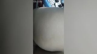 مصرية مسترخية على حب الله مع حبيبها و فجأة يدخل عيرة بطزيها – مشاهدة سكس عربي كامل